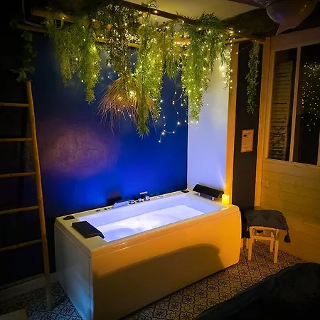 Youmi - Calme Avec Jacuzzi Et Clim A 5min De La Comedie, Tram A 200m